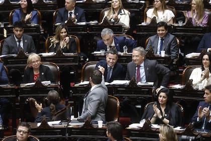 El oficialismo festeja la votación de la reforma del Banco Central CRA