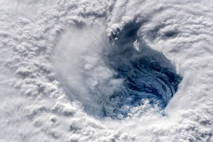 El ojo del huracán, fotografiado por Alexander Gerst, tripulante de la Estación Espacial Internacional