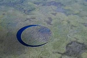 La isla circular que se mueve sola y genera curiosidad