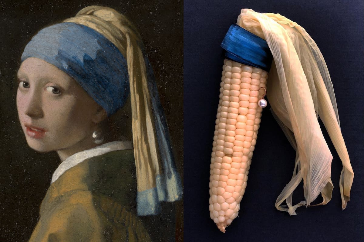 El óleo original de Vermeer y la versión de @nanankang, que representó a la joven con un choclo