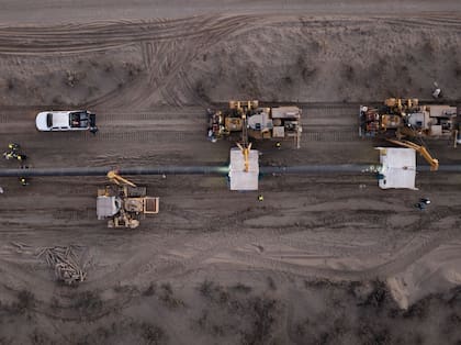 El oleoducto permitirá transportar 180.000 barriles diarios en la primera etapa, a finales de 2026