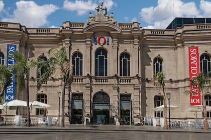 El Olmos, uno de los principales centros comerciales, que reabrirá mañana.