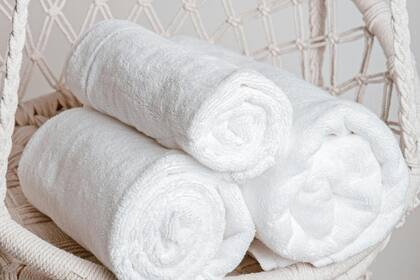 El olor a humedad de la toalla se transfiere a la piel, lo que arruina el esfuerzo y tiempo dedicado en bañarse