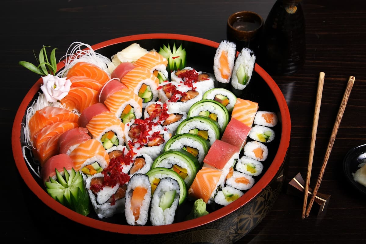 El olor y color de los ingredientes del sushi pueden ayudarte a saber si comenzó a caducar (Imagen de carácter ilustrativo: PIXABAY)