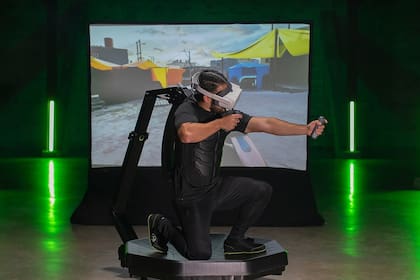 El Omni One permite moverse dentro de un entorno de realida virtual y registra todos los movimientos del propio cuerpo