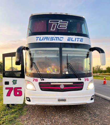 El ómnibus en el que viajaban tres menores sin documentos