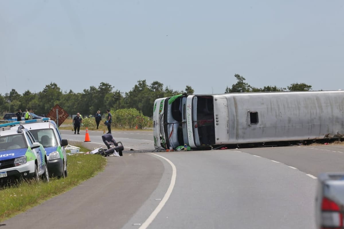 El omnibus volcó en la ruta 2 en el kilómetro 141