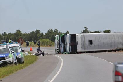 El omnibus volcó en la ruta 2 en el kilómetro 141