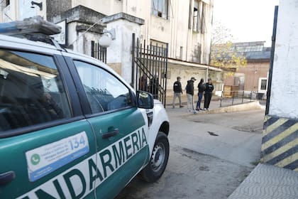 El operativo de la Gendarmería, el sábado pasado, en uno de los depósitos donde hay alimentos del ministerio de Capital Humano, en Tafi Viejo, Tucumán