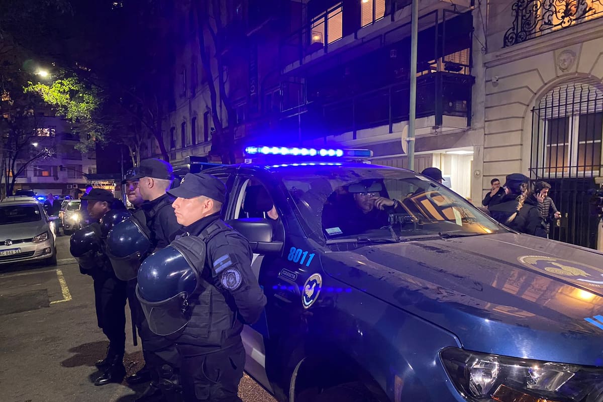 El operativo de la PFA a las afueras de la casa de Cristina Kirchner