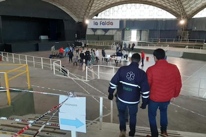 El operativo de testeos que se se realiza en el anfiteatro Gardel de La Falda, en Córdoba