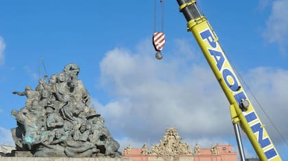 El monumento a Juana Azurduy reemplazó a la estatua del almirante genovés en el Parque Colón, en la parte posterior de la Casa Rosada