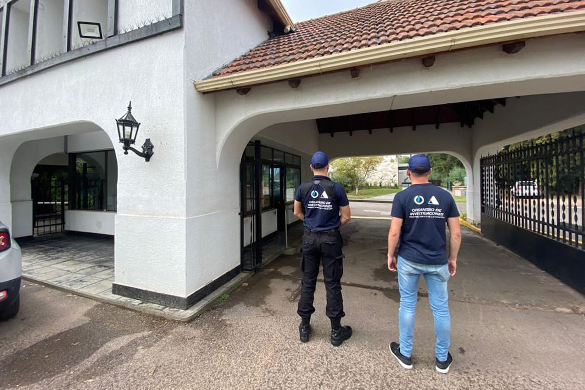 El operativo en la casa del expiloto de Fórmula 1 Oscar "Popi" Larrauri; es en el marco de una investigación por presunto lavado de dinero, que involucra al poder político, empresarial y judicial de Santa Fe