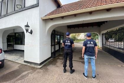 El operativo en la casa del expiloto de Fórmula 1 Oscar "Popi" Larrauri; es en el marco de una investigación por presunto lavado de dinero, que involucra al poder político, empresarial y judicial de Santa Fe