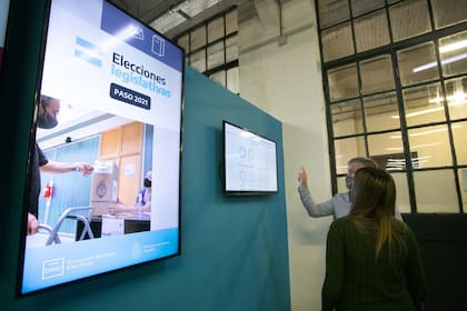 El operativo incluyó funcionarios, apoderado de los partidos políticos y representantes de las ONG