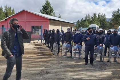 El operativo policial ayer en el Foyel