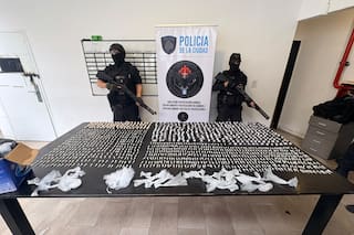 Arrestaron a dos narcos con antecedentes: acopiaban más de 1400 dosis de droga en la Villa 31