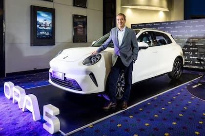 El Ora 5 tiene un motor naftero 1.5 turbo y una batería autorrecargable de 1,09 kWh