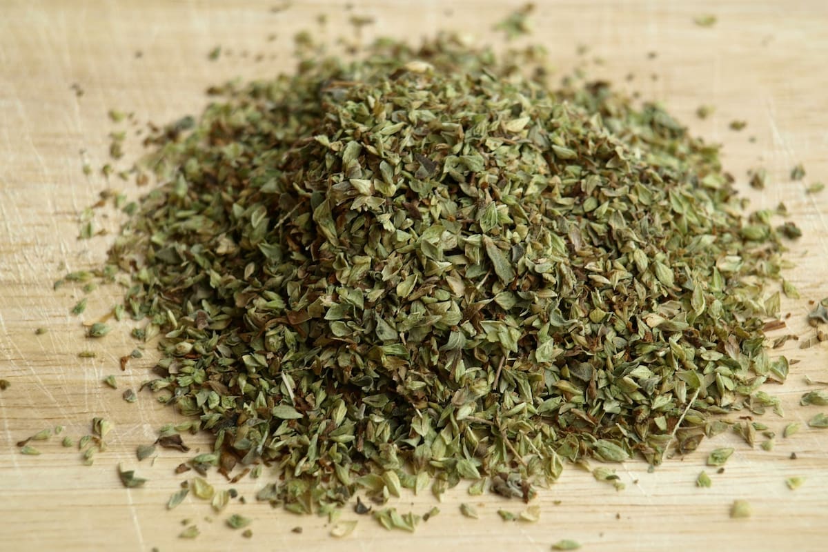 El orégano se adapta a los lugares muy soleados y crece en pequeñas macetas