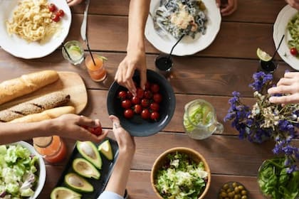 El organismo cuenta con una enzima que funciona mejor de acuerdo a la hora de la cena (Foto Pexels)