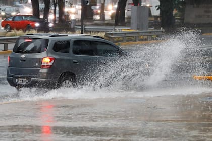 El organismo meteorológico aconsejó a los conductores manejar con cuidado