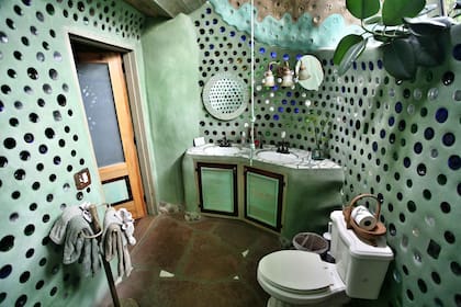 El original baño de Phoenix Earthship.
