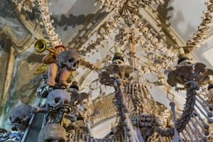 El osario de Sedlec, ubicado en República Checa, es uno de los lugares más tenebrosos para visitar