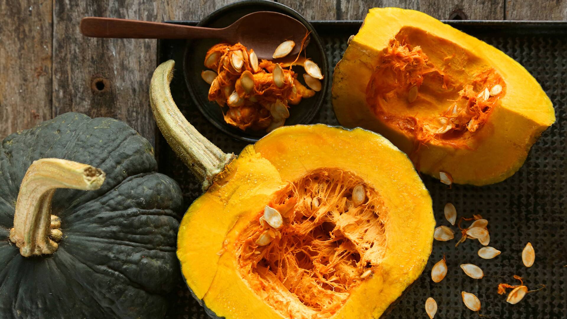 El otoño es momento de la cosecha. Dan muchos frutos y, además de consumirse recién cosechados, pueden almacenarse con el cabo entero varios meses.