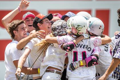 El festejo de las bicampeonas en Palermo