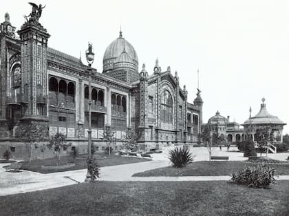 El Pabellón Argentino y sus jardines. Circa 1904.