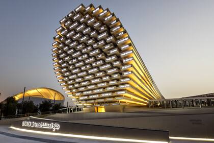 El Pabellón de los Poemas, en Dubái, genera un verso por minuto a partir de las palabras que le indican sus visitantes