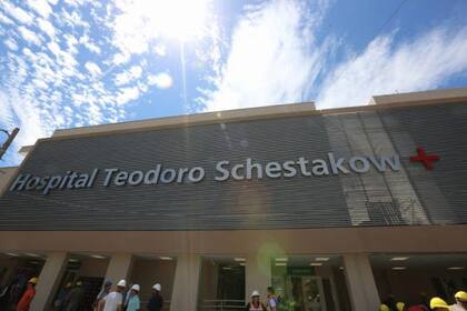 El paciente, de 31 años, se encuentra aislado en el sexto piso del Hospital Schestakow, en San Rafael, en el sur provincial.