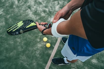 El pádel creció en popularidad en los años 90 y ahora vuelve recargado (Foto Pexels)