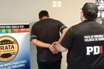 El padrastro detenido al momento del crimen.