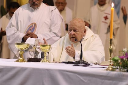 El padre Alberto Carbone