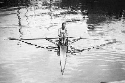 El padre de Grace, John Brendan
Kelly, en los Juegos Olímpicos de
1920 de Amberes (Bélgica). Aquí
ganó dos medallas de oro: en una
reñida prueba individual (derrotó
al británico Jack Beresford por
apenas un segundo de diferencia)
y en la competencia doble junto a
su primo Paul Costello.