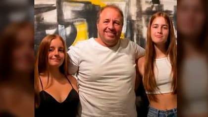El padre de las dos jóvenes las despidió a través de redes
