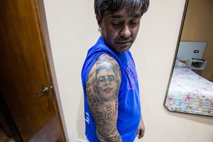 El padre de Lucas se tatuó la cara de su hijo