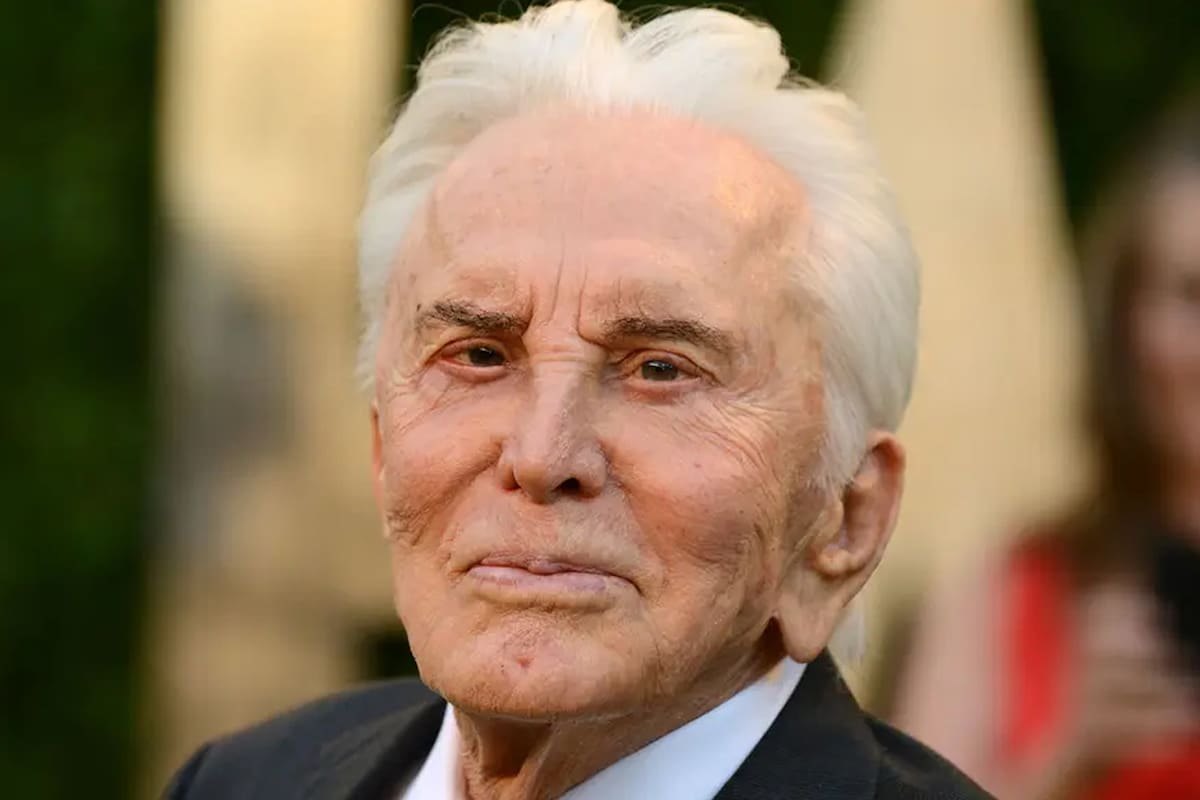 El padre de Michael Douglas cumplirá 103 años el 9 de diciembre