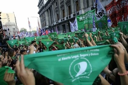 El padre, en contra del aborto legal, le envió una carta y un pedido de reflexión a su hija adolescente que está a favor.