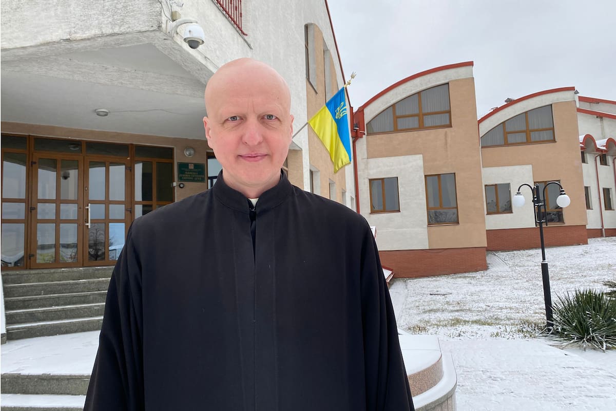 El padre Igor Boyco, rector del seminario greco-católico del Espíritu Santo de esta ciudad del oeste de Ucrania