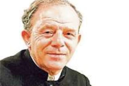El padre Mario, reconocido sacerdote sanador