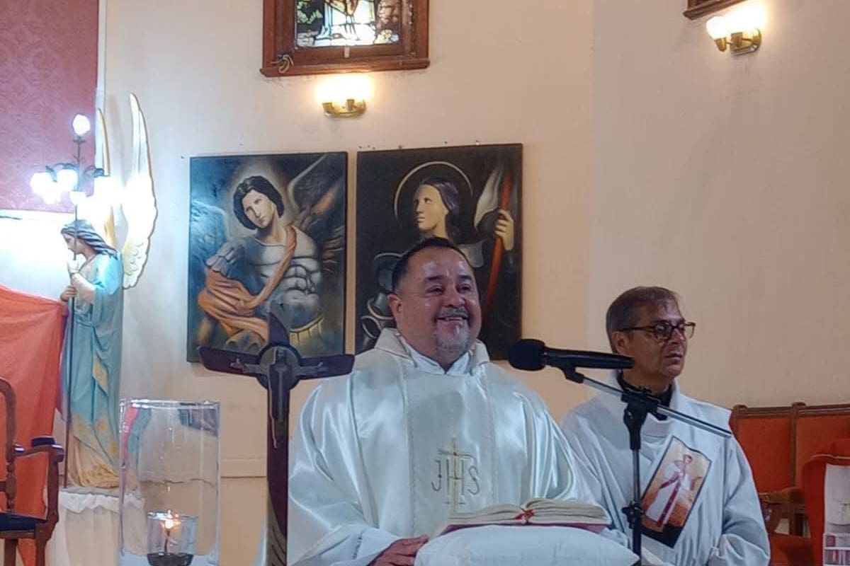 El padre Miguel Espíndola, quien estaba al volante durante el choque