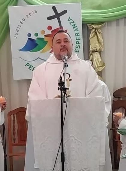 El padre Miguel Espíndola, quien estaba al volante durante el choque