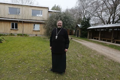 El padre Sergio, uno de los tres monjes que viven allí