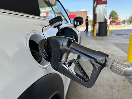 El pago del combustible también genera preocupación entre los consumidores de EE.UU.