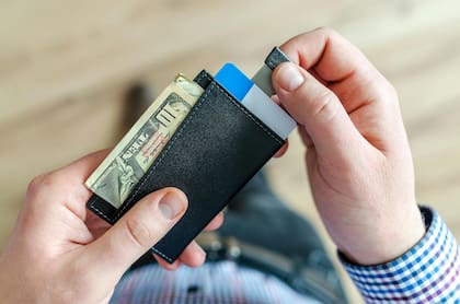 El pago del pasaporte mexicano y de la matrícula consular se puede realizar en efectivo o con tarjeta (Pixabay/Lukas)