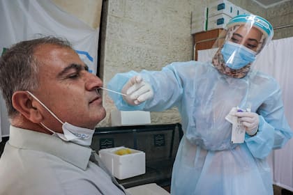 El país de Medio Oriente registró su mayor número de contagios desde enero pese a la másiva aplicación de inoculaciones; en las últimas semanas los infectados volvieron a subir debido a la variante delta