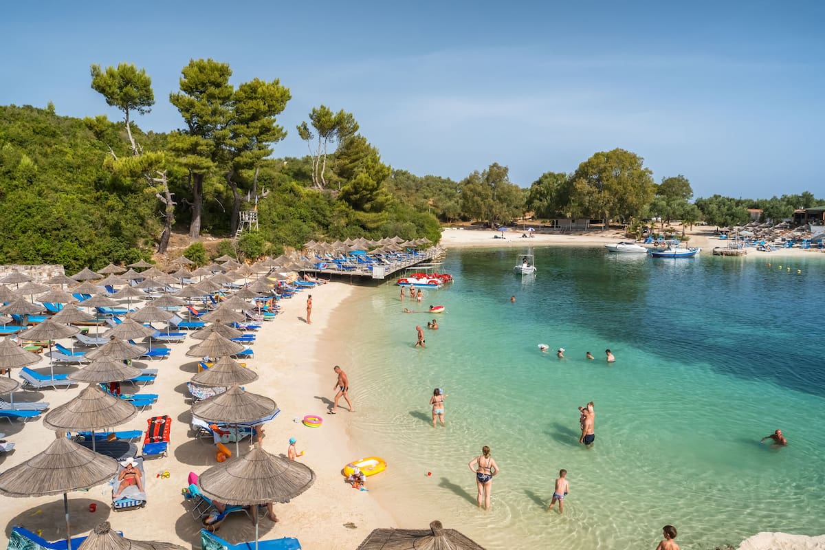 El país más barato de Europa para irse de vacaciones tiene playas paradisíacas