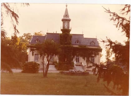 El palacete está ubicado a 12 kilómetros de la ciudad de Salto, en el norte bonaerense (Gentileza Mariana Ocantos)